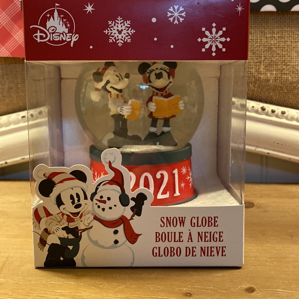NIB Disney Parks 2021 Christmas Snow Globe